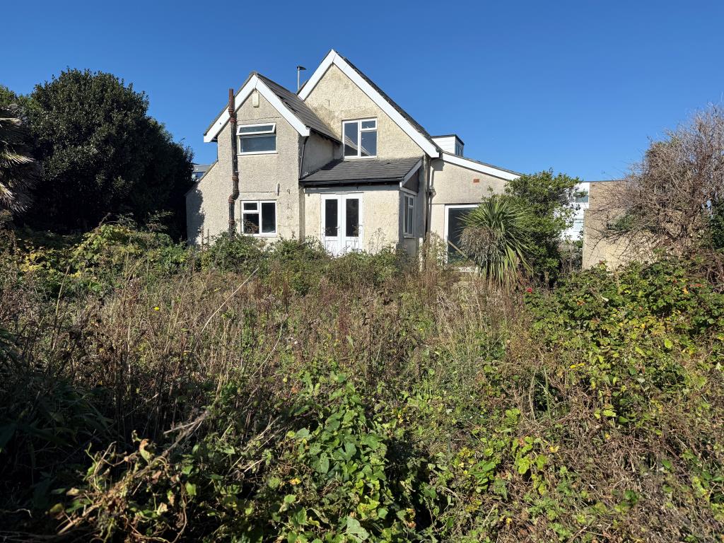 Lot: 180 - DETACHED MIXED USE PROPERTY AND LAND WITH POTENTIAL (STNC) - View of rear elevation from garden